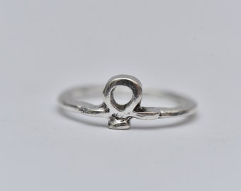 Sierlijke zilveren ring: minimalistisch stapelbaar band