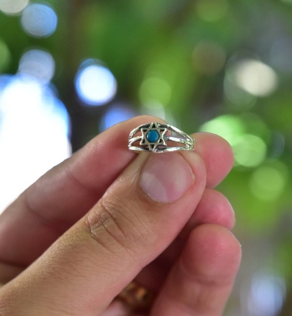Jewish star deals ring