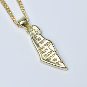 Collier carte en or d'Israël, collier gravé en hébreu, collier en or juif, bijoux judaïques, pendentif carte d'Israël bénédiction hébraïque, cadeau juif