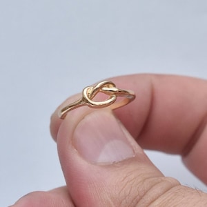 Gouden knoopring, sierlijke belofte liefdesring, ringen zus moeder dochter, liefdesring, delicate ring, Unity-ring, cadeau voor haar, sieraden cadeau moeder