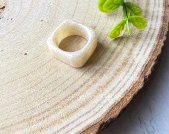 Quadratischer Chunky Resin Ring