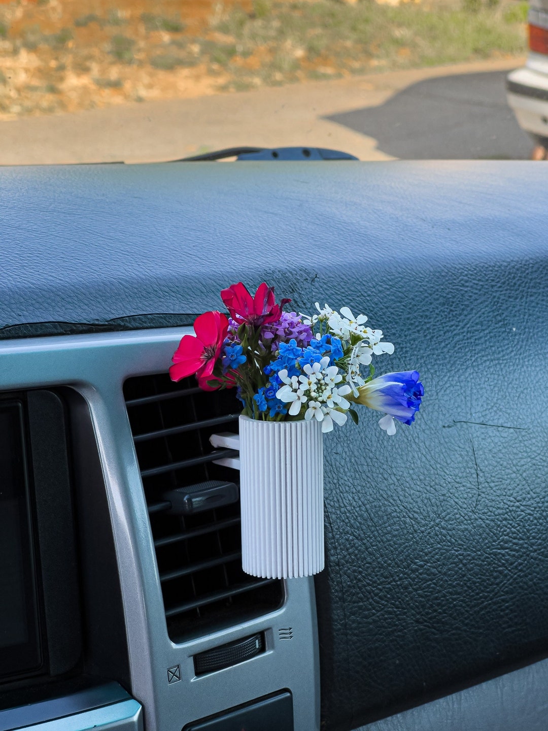 Sweetheart Car Vent Vase #2 - Mini Bouquet Vase for Car Vent