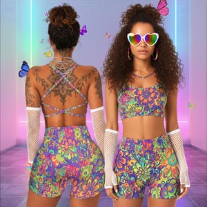 Trippy Rainbow Floral Rave Set: Strappy Rückenfreier Sport-BH & Booty Shorts mit hoher Taille, Psychedelic EDM Festival Outfit für Frauen