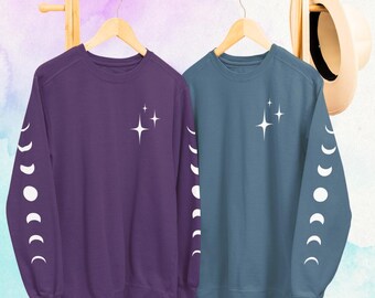 Bluza z okrągłym dekoltem Cosmic Crewneck | Celestial Moon Phases, mistyczny styl kosmiczny, czarownicza moda, prezent astrologiczny, ciemna kobieca estetyka