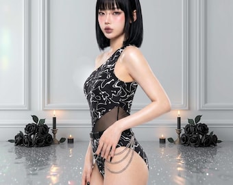 Body festival gothique trippy à découpes en résille : tenue une pièce rave de sorcière, tenue de club sensuelle psychédélique noir et blanc pour femmes alternatives