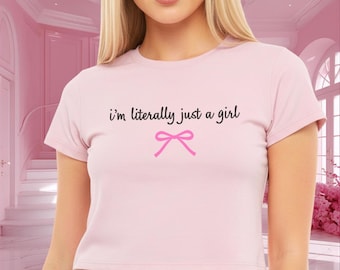 Maglietta per neonati Y2K Just a Girl Coquette: top corto con fiocco rosa, maglietta morbida e aderente per donna, maglietta corta femminile, streetwear estetico femminile