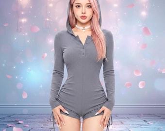 Cyberpunk Festival Romper mit Kapuze: Langärmeliger Y2K Soft Goth Techno Jumpsuit, Dystopian Burner Outfit, Witchy Dark Feminine Rave Wear
