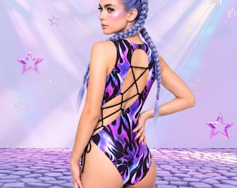 Body de fiesta Y2K Purple Flame con cordones: Mono de sigilismo cibernético, ropa de club neón gótico futurecore, atuendo para festivales tecno-tribales.