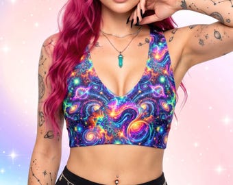 Astral Goddess Rave Crop Top: Psychedelic Galaxy Sport-BH mit V-Ausschnitt, Cosmic Neon Festival Outfit, Trippy Celestial Activewear