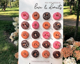 Gepersonaliseerde donut muur bruiloft stand, verjaardag donut decor, aangepaste houten donut board, gepersonaliseerde candy bar, engagement candy table