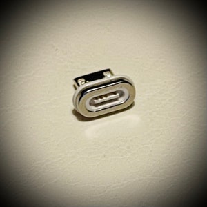 Magnetic USB terminal