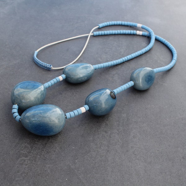 Collier Tagua bleu clair avec noix de tagua collier de perles épaisses long collier de déclaration accrocheur cadeau de bijoux pour femmes pour elle