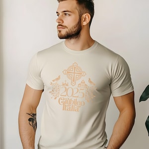 T-shirt unisex tinta in capo pesante Jubilee 2025, regali esclusivi per i pellegrini: acquista oggi! T-SHIRT JUBILEE 2025