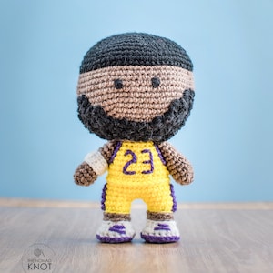 Padrão de amigurumi de basquete | Brinquedo esportivo de crochê | Jogador de basquete de crochê | Presente de crochê para meninos | Presente para amantes de esportes