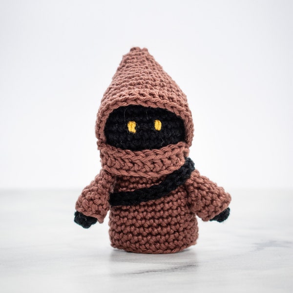 Tiny Jawa amigurumi pattern. Desert Scavenger crochet pattern. Jawa amigurumi pattern