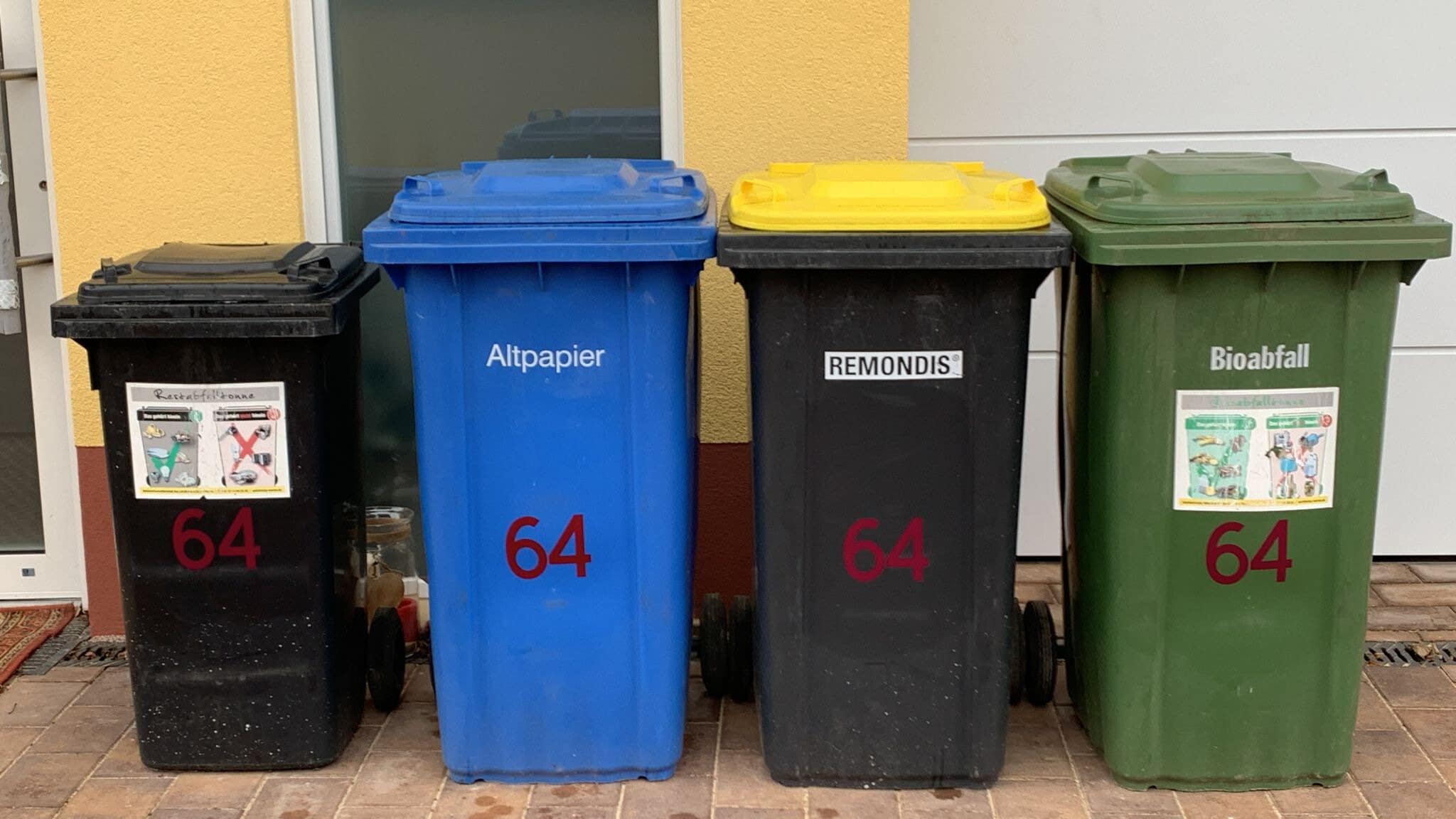 SHIRT-TO-GO Aufkleber für Mülltonne Mülltonnenaufkleber - Motiv ALM :  : Küche, Haushalt & Wohnen