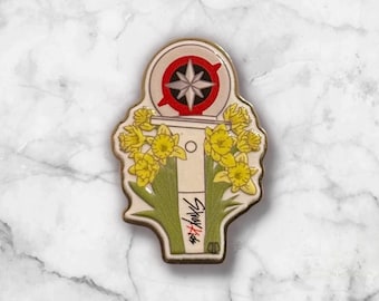 Daffodils | Stray Kids Lightstick Pin