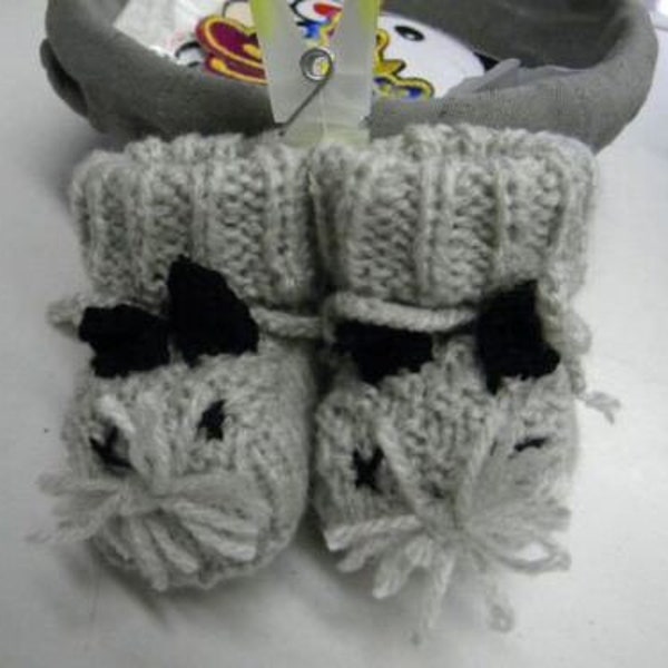 1 paire de chaussons bebe ideal cadeau naissance tricot fait main gris avec motif souris m33