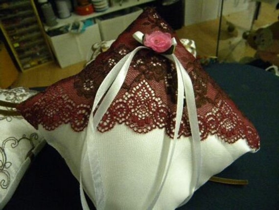 1 Coussin A Alliances Mariage Ceremonie Bordeau Dentelle Calais Modele Creation Couture