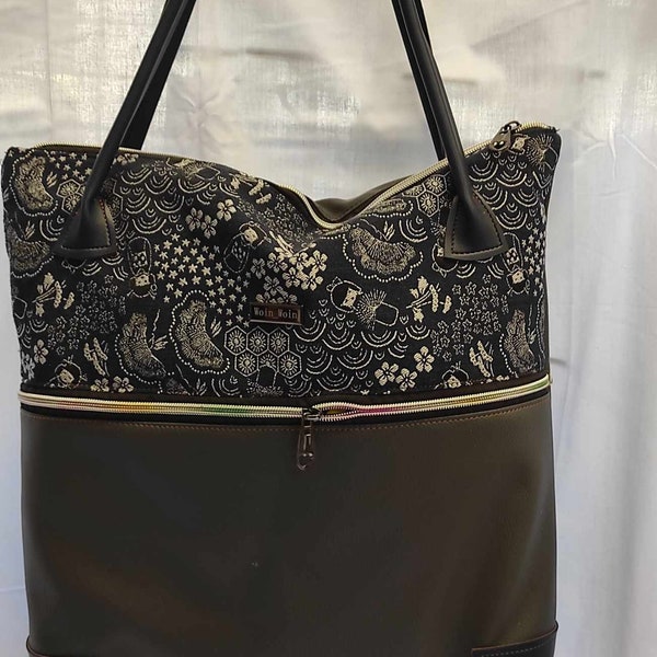 Sac cabas gris et poupée chinoise Woin-Woin