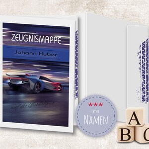 Könnte beinhalten: Ein blauer und weißer Ordner mit einem Rennwagen auf dem Cover. Der Ordner trägt die Aufschrift "ZEUGNISMAPPE" und "Johann Huber" auf der Vorderseite. Der Ordner ist mit einem Reifenprofilmuster an der Seite verziert.