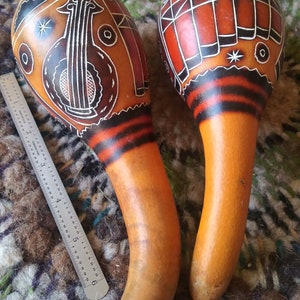 Maracas de calabaza talladas a mano de Perú. ¡De nuevo disponibles! ¡Hermosas! ¡ESPECIAL DE FIESTAS!