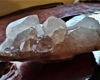 素晴らしい未処理天然石！スモーキークォーツの展示用クラスター。入手