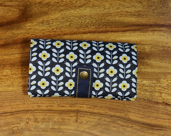 Tobacco bag floral pattern coated cotton water-repellent blue yellow zipper pocket climate-neutral shipping low waste
