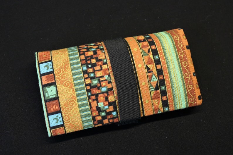 Boho Tabaktasche Ethno künstlerisches Muster mit Reißverschlusstasche und Fächern für Rauchzubehör klimaneutraler Versand sehr wenig Müll Gummi