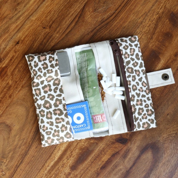 Sac à tabac LEO imprimé animal motif léopard avec poches pour accessoires de fumeur fermoir au choix neutre pour le climat expédition très peu de déchets