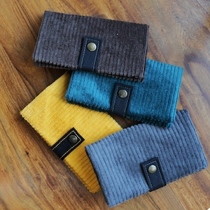 Tabaktasche vier Farben aus Breitcord Ökotex mit Fächern für Rauchzubehör der Verschluss ist wählbar Klimaneutraler Versand sehr wenig Müll