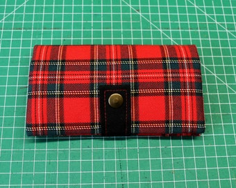 Tobacco pouch PUNK Glencheck Tartan Kilt Green on Red with zippered pocket, climate-neutral shipping, very little waste