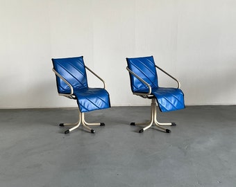 1 sur 2 fauteuils pivotants ou chaises de barbier bleus Atomic Age vintage en similicuir par Müster, 1980s Allemagne