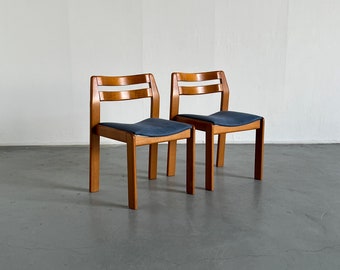 Pair of Elegant Italian Mid-Century Modern Lacquered Wood Dining Chairs, 1960s