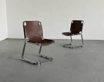 Paar zadelleer en verchroomde metalen sledestoelen in de stijl van Pascal Mourgue, Italië uit de jaren 80