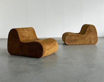 Vintage Italian Mid-Century-Modern Lounge Chair or Club Chair in Ochre Boucle, 1970s Italy
