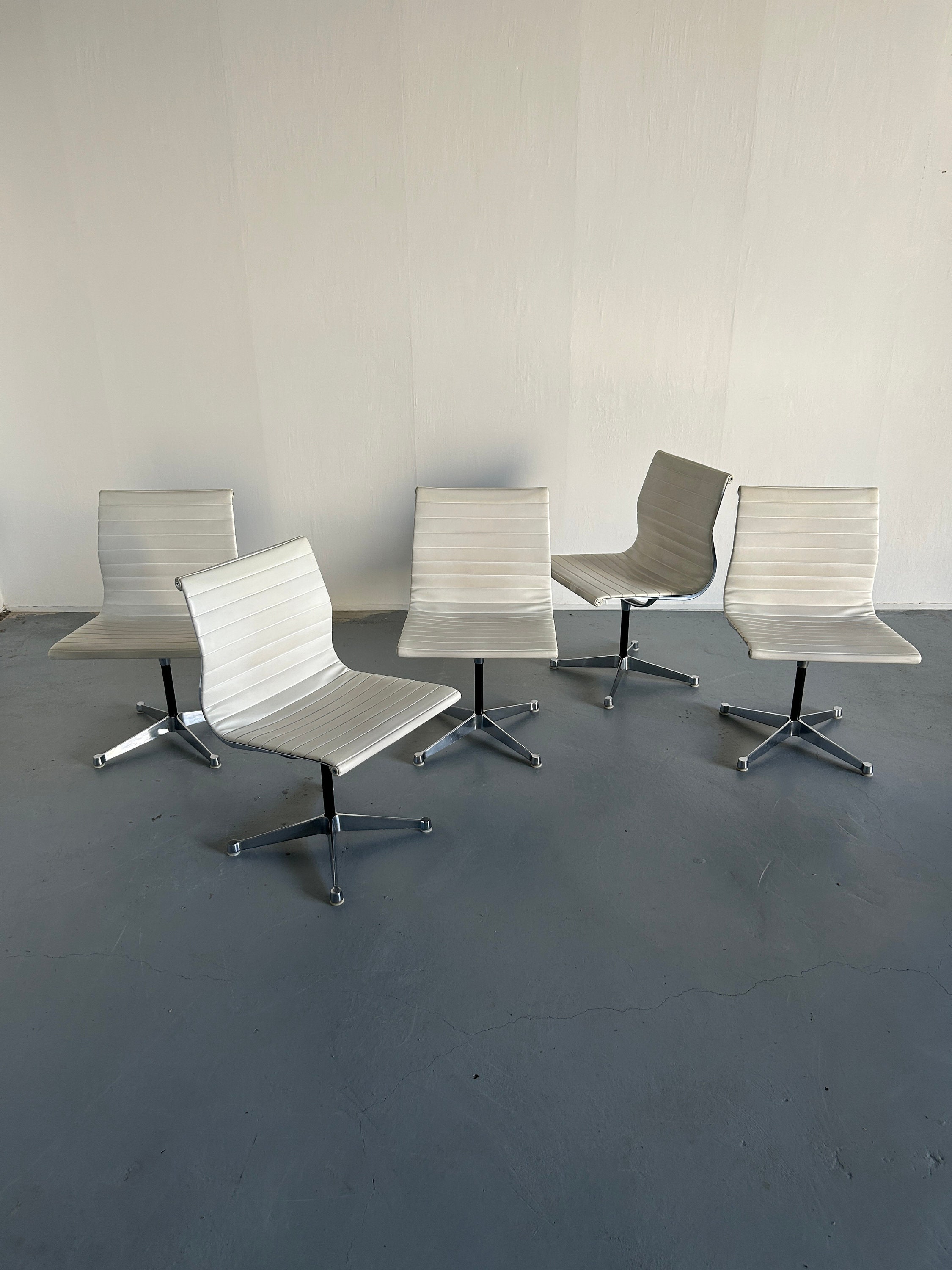 Eames style online office chair