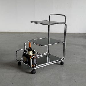 Mid-Century-Modern Tubular Steel Chrome and Smoked Glass Serving Trolley, Bauhaus Design Drinks Serving Cart or Bar Cart