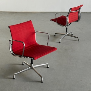 1 of 2 Vintage Iconic Eames &#39;EA107’ Desk Chairs by Vitra, Red Fabric Upholstery Swivel Chair, 1990s