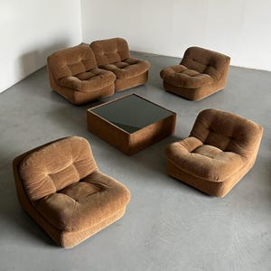 Mid-Century Modern Six-Piece Seating Set and Coffee Table in Tufted Beige Corduroy Upholstery, 1970s Italy