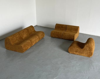 Italian Mid-Century-Modern Modular Sofa or Seating Set in Ochre Boucle, 1970s Italy