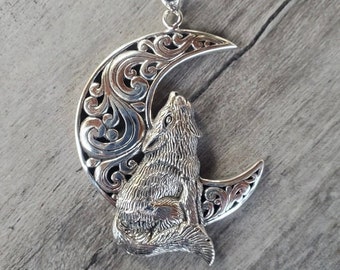 Beautiful Sterling Silver Wolf On A Crescent Moon Pendant On A 16" Sterling Silver Chain.