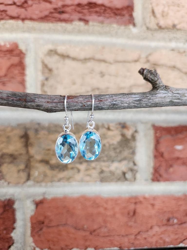Genuine Faceted Blue Topaz & 925 Sterling Silver Oval Shaped