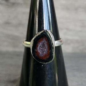 Genuine Mini Geode Modern Design Statement Ring set in 925 Sterling Silver • Size 7 • Gifts for Her • Handmade  • Natural Stones • Bohemian