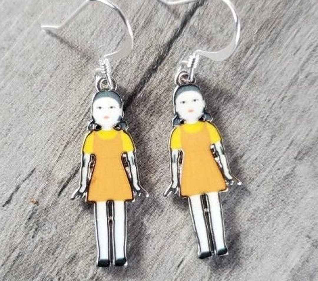 Squid Game Earrings the red Light, Green Light Robot Girl