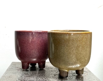 Gloss Ceramic Indoor Plant Pot with Feet for Houseplants - Two Colours - Plum and Caramel