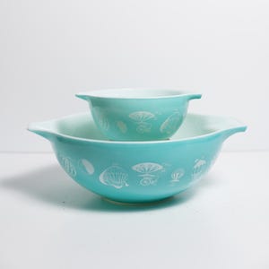 Balloons Turquoise and White Patterned Chip and Dip Promo Cinderella Pyrex Bowl Set
