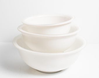 Set of Three Nesting Glass Mixing Bowls with in White with Clear Bottoms / Pyrex Corning 322, 323, 325