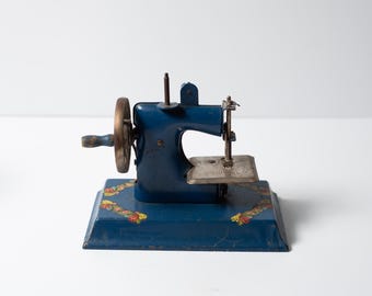1940's Children's Toy KAYanEE K&E Sew Master Sewing Machine / Made in Berlin Germany