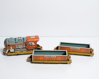 Tin Litho 3 Piece Wind Up Train Set with Connecting Gondola Cars, #978 and #206 #564